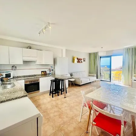 Apartment In The Center Of Cristianos *